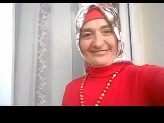 Turkse oma in hijab