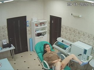 Mengendap untuk wanita di pejabat pakar sakit puan melalui cam tersembunyi