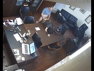 Russe Scrubwoman civil-service employee Fucks Au Desk caché Secrétaire Cam