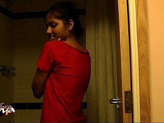 เซ็กซี่ร้อนอินเดียมือสมัครเล่น Cosset Divya ในห้องอาบน้ำ