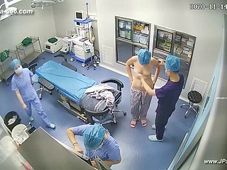 Pacjent szpitalny zaglądający .4