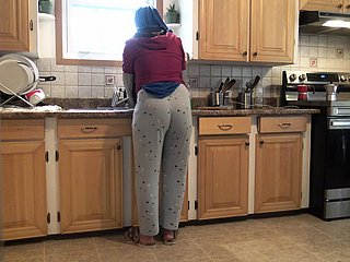 Vợ Syria cho phép touch disregard trai Đức 18 tuổi đụ cô ấy trong bếp