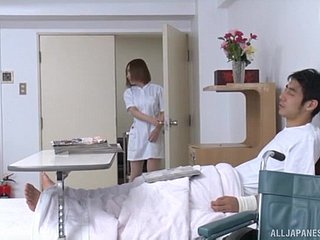 Lucah asylum yang gelisah di antara jururawat Jepun yang panas dan pesakit