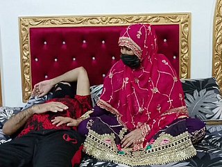 Stimulated Indian Desi reife Braut stamina hart von ihrem Ehemann gefickt, aber ihr Mann wollte schlafen