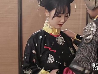 Chinese prinses houdt effrontery first haar krijger en zijn lul.