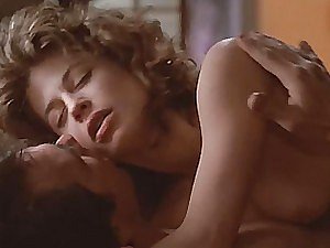 La erotic Linda Hamilton desnuda en una escena caliente