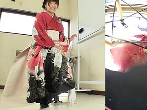 HD Altyazılı Japon kimono çiş çaresizlik arızası
