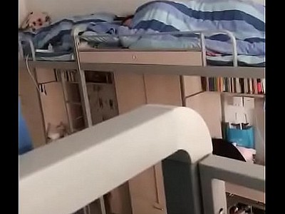webcam de estudante universitário doll-sized dormitório