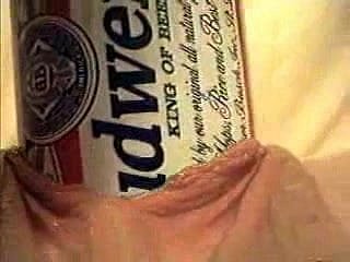Ekstrim Obyek Penyisipan Menggunakan Budweiser Ale Tushy