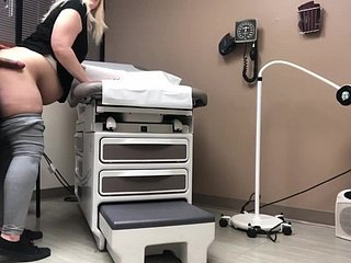 اشتعلت الطبيب ممارسة الجنس مع المريض حاملا