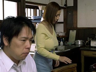 breasted-Big MILF japonesa a favor de un hombre con un titjob